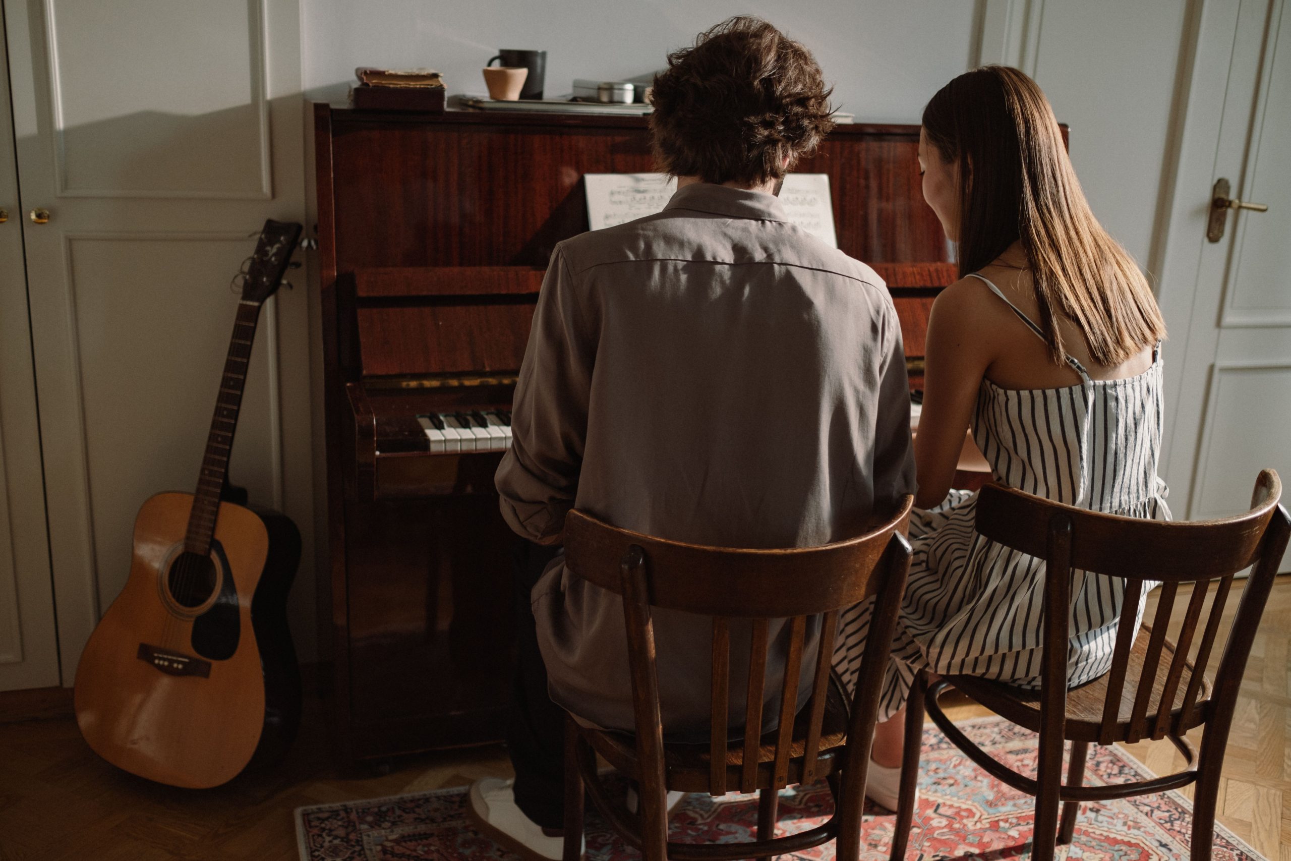 🎵 Gitaar- of pianospeler gezocht: Breng sfeer en muziek in De Oldeburgh!